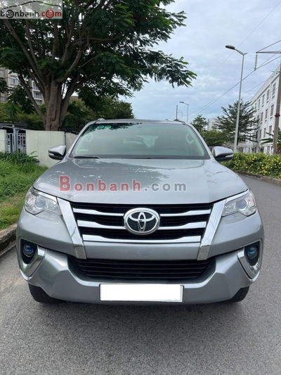 Xe Toyota Fortuner 2.7V 4x2 AT 2017
