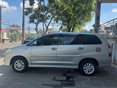 Toyota Innova 2015 2.0G số tự động rất đẹp.