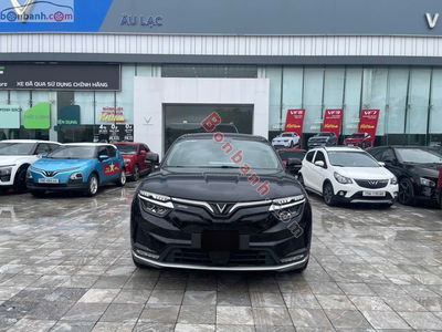 Xe VinFast VF8 Eco 2023