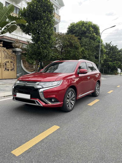 Mitsubishi Outlander 2.0CVT 2023 chính chủ từ mới