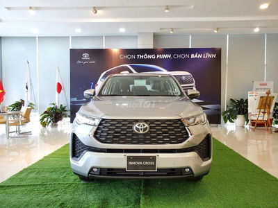 Innova Cross 2.0V 2025 - Giảm 20 Triệu