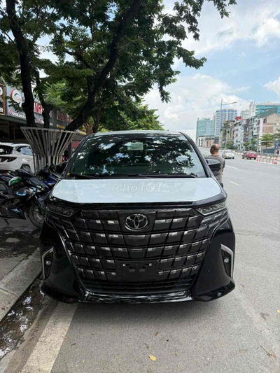 Toyota Alphard 2025 mới 100% giao ngay