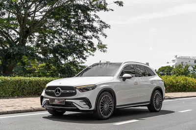 GLC300 All new 2025 (bản V1) màu trắng siêu đẹp