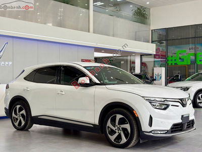 Xe VinFast VF8 Eco 2024