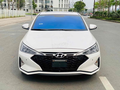 Hyundai Elantra Trắng Sedan 5 Chỗ, Sản Xuất 2020