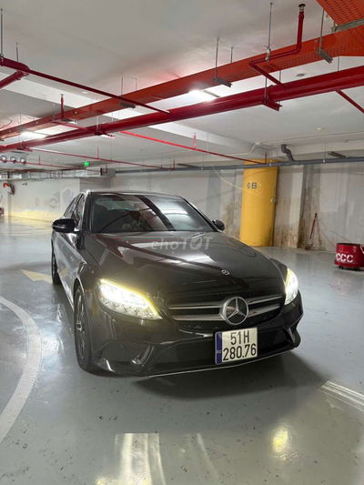 Kẹt tiền bán Mercedes C Class đã qua sử dụng
