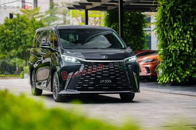 Xe Lexus LM 500h 2025