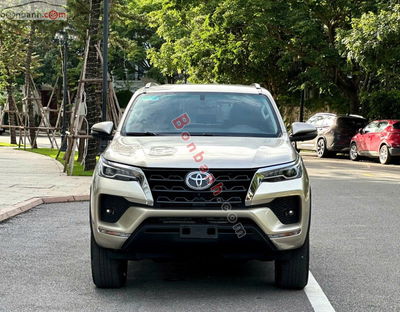 Xe Toyota Fortuner 2.4G 4x2 AT 2021