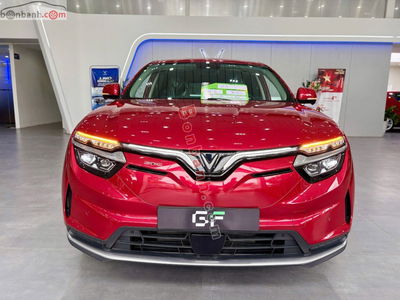 Xe VinFast VF8 S 2024