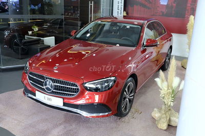 Mercedes-Benz E180 - trả trước 262 triệu