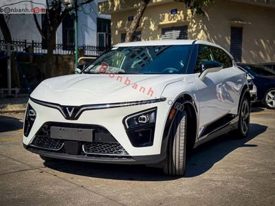VinFast VF7 Eco 2025