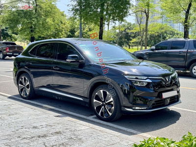 Xe VinFast VF8 Plus 2022