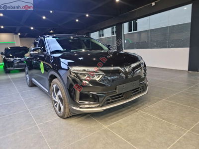 Xe VinFast VF8 Eco 2023