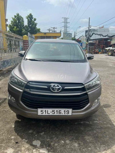 Cần bán Toyota Innova E 2017 Nâu