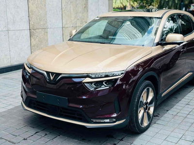 VINFATS VF8 LUX PLUS BAO BANK 90%-TẶNG 2 NĂM SẠC!