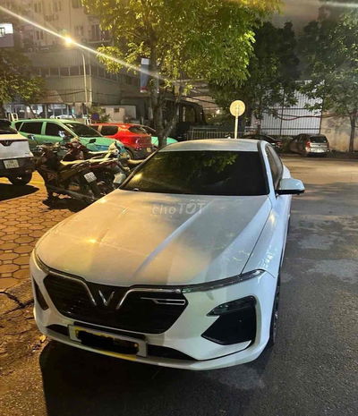 VinFast Lux A2.0 2022 bản Plus - 14500 km