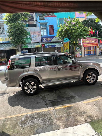Ford Everest 2010 2.5L 4x4 MT - 130000 km