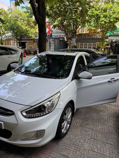 Hyundai Accent 2016 1.4 AT - 127 km