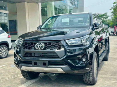 Toyota Hilux 2025 2.4L 4x2 AT xe giao ngay