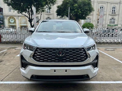 INNOVA CROSS HYBRID 2025 - xe giao ngay GIÁ TỐT