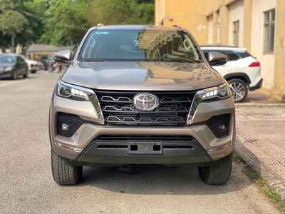 Toyota Fortuner 2.4AT 4x2 sx 2022 máy dầu