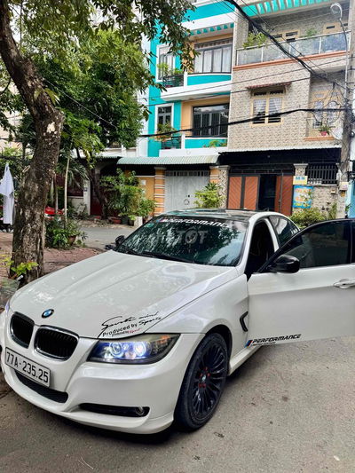 BMW 320i 2009 bản có cửa sổ trời