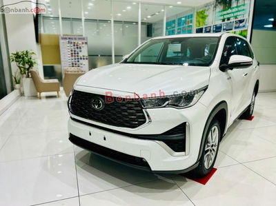 Xe Toyota Innova Cross HEV 2.0 CVT 2025