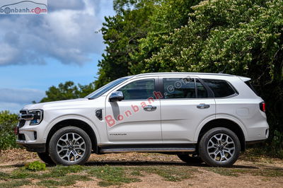 Xe Ford Everest Titanium Plus 2.0L 4x4 AT 2025