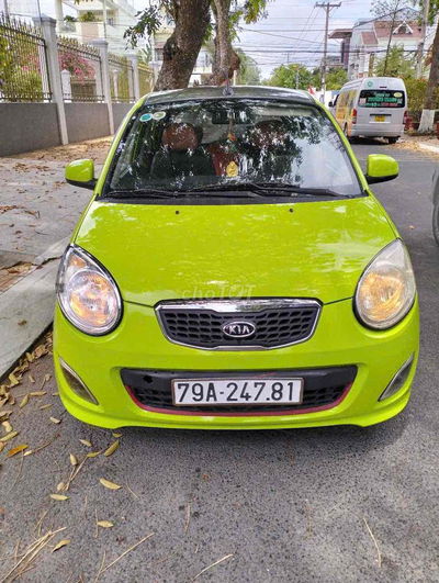 Kia Morning 2012 bao tranh chấp cửa hàng kiểm mới