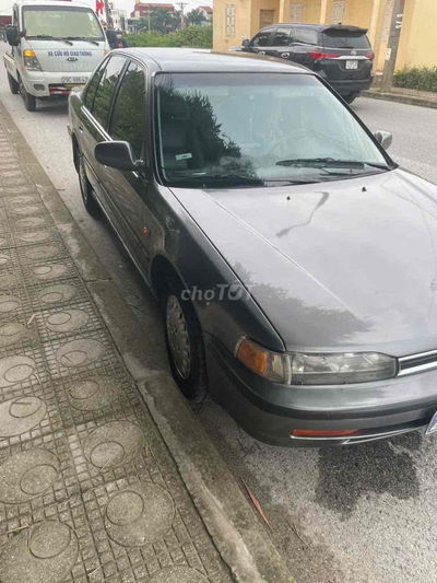 Honda Accord 1993 2.0 MT - 200000 km