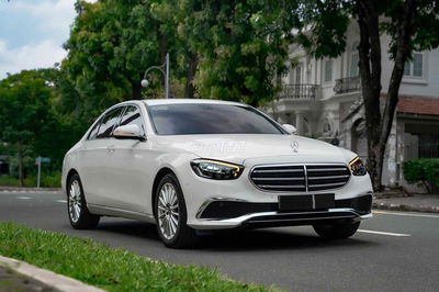 Mercedes Benz_E200 Exclusive - 2022 Bank 90%