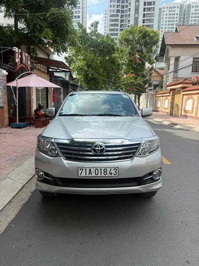 Fortuner 2.7 V máy xăng số tự động đời cuối 2015