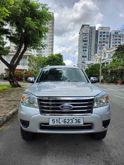 Ford Everest 2012 2.6L 4x4 MT - 128000 km