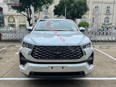 Xe Toyota Innova Cross HEV 2.0 CVT 2025
