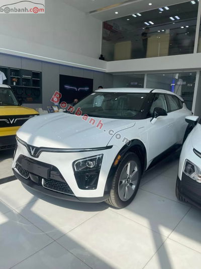 Xe VinFast VF7 Eco 2025