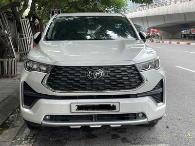 Toyota Innova 2024 Cross HEV 2.0 CVT - 14000 km