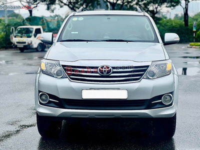 Xe Toyota Fortuner 2.7V 4X2 AT 2016