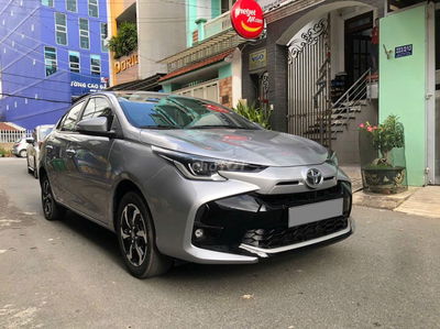 Toyota Vios E CVT 2024 màu xám bạc cực mới