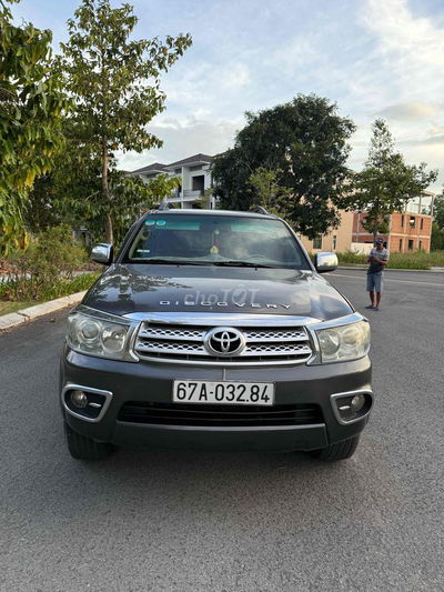 Toyota Fortuner 2009 2.5G - 200000 km