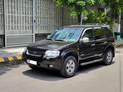 Xe gia đình gầm cao Ford Escape AT 4x4 xăng 5 chổ