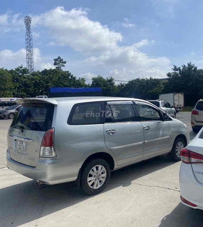 Toyota Innova 2009 G - 123456 km
