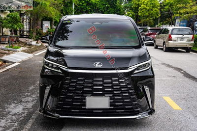 Xe Lexus LM 500h 2025