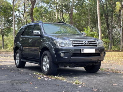Toyota Fortuner 2010 máy xăng số tự động