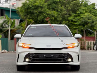 Xe Toyota Camry 2.0Q 2025