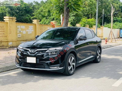 Xe VinFast VF8 Eco 2023