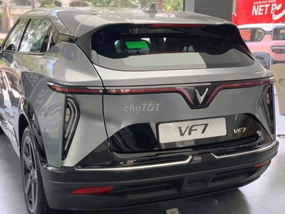 VinFast VF7 - Miễn 100% Thuế + Sạc & Giảm Thêm 4%