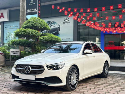 TOYOTA HÀ ĐÔNG BÁN Mercedes E180 2022 1V8 KM