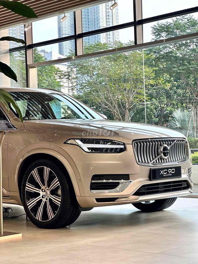 Volvo XC90 2025 Plug-in Hybrid ưu đãi 218 triệu