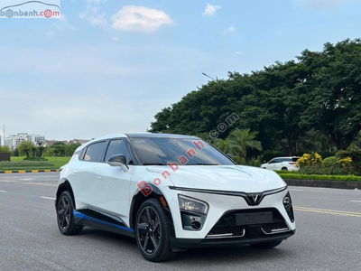 Xe VinFast VF7 Plus 2025