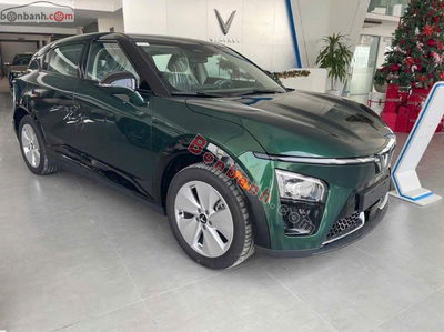Xe VinFast VF7 Eco 2025